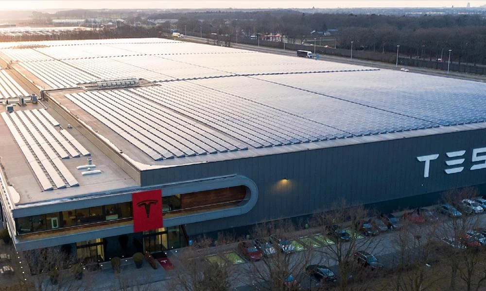 Tesla: Απαντάει για τα «κινέζικα» και την ελληνική αναξιοπιστία